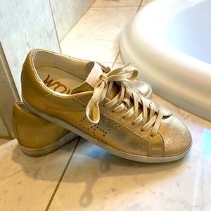 Like new Sam Edelman Aubrie Sneaker in gold